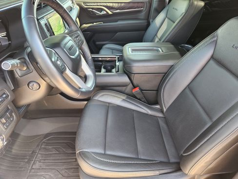 Used 2023 GMC Yukon Denali w/ Advanced Technology Package AWD/4WD image 11