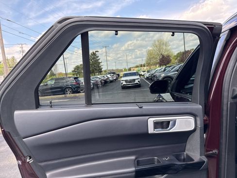 Used 2022 Ford Explorer Platinum w/ Equipment Group 601A AWD/4WD image 47