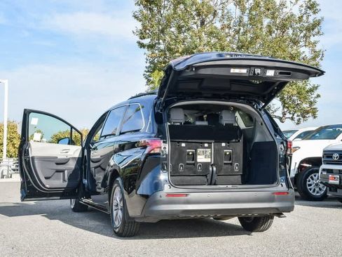 Used 2021 Toyota Sienna XLE w/ XLE Plus Package image 29