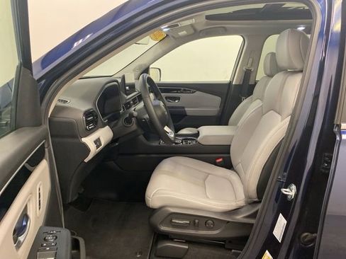 Certified 2025 Honda Pilot Touring image 8
