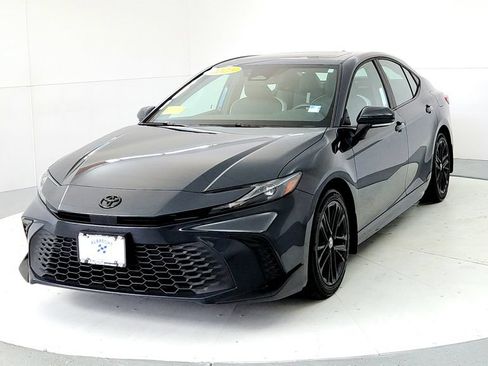 Used 2025 Toyota Camry SE w/ Convenience Package AWD/4WD image 2