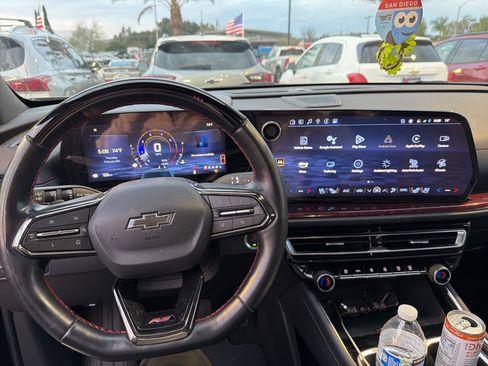 Used 2024 Chevrolet Traverse RS image 5