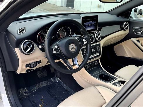 Used 2018 Mercedes-Benz CLA 250 image 16