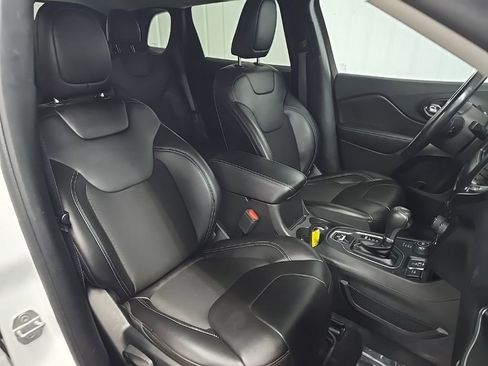 Used 2020 Jeep Cherokee Latitude Plus w/ Cold Weather Group image 14