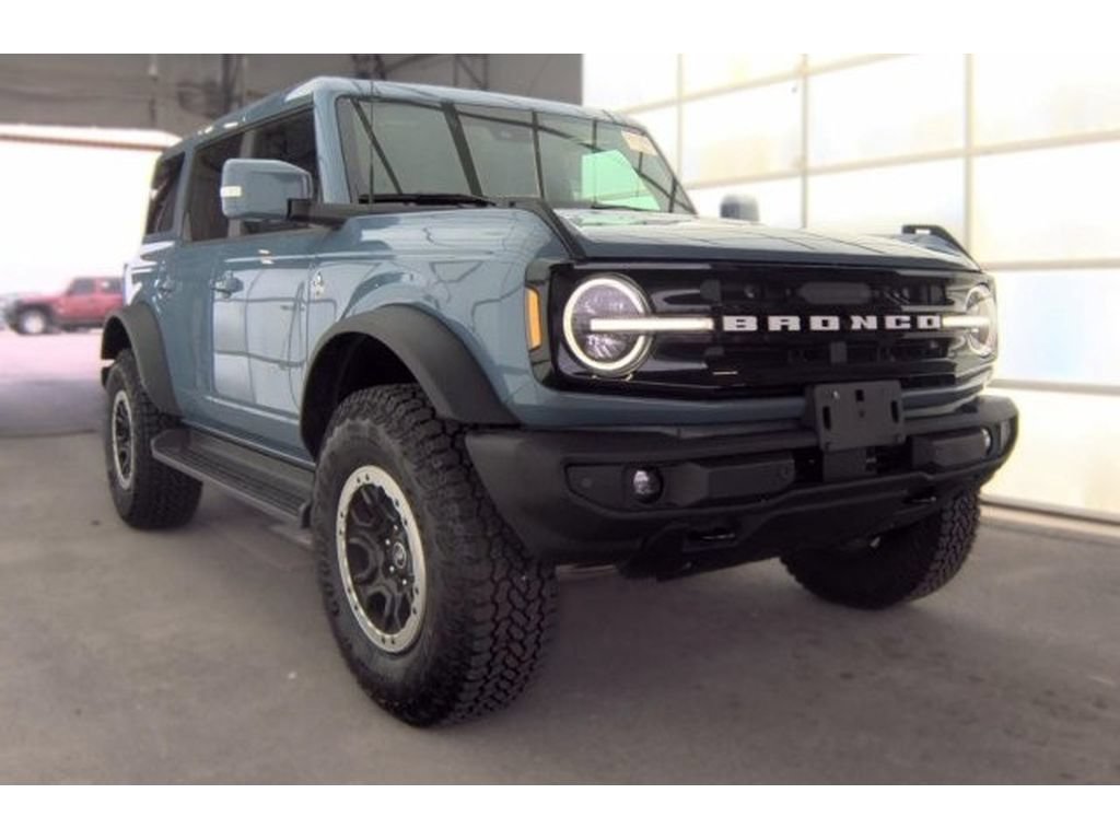 Used 2025 Ford Bronco Outer Banks w/ Sasquatch Package AWD/4WD image 2