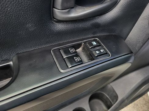Used 2022 Nissan Titan S RWD image 12