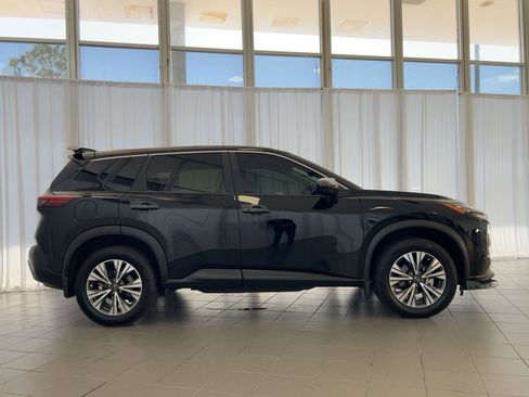 Used 2023 Nissan Rogue SV image 8