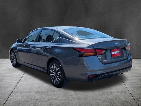 Used 2025 Nissan Altima 2.5 SV image 6