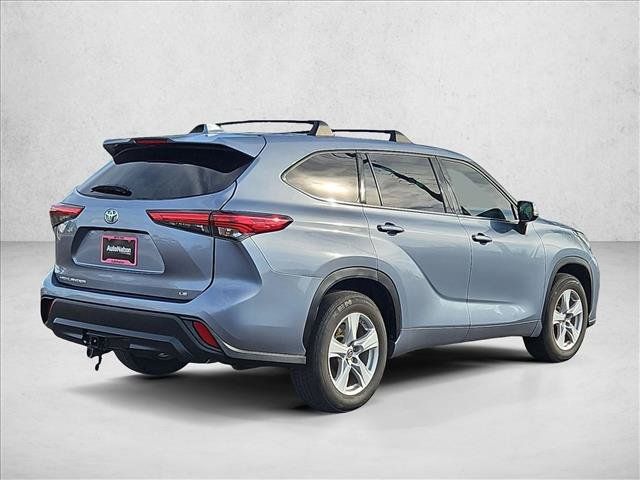Used 2020 Toyota Highlander LE FWD image 5
