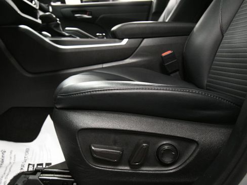 Certified 2024 Toyota Highlander XSE image 10