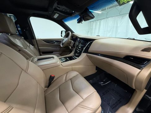 Used 2019 Cadillac Escalade Platinum AWD/4WD image 8