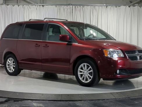 Used 2019 Dodge Grand Caravan SXT FWD image 3