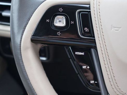 Used 2023 Lincoln Aviator Reserve w/ Equipment Group 201A AWD/4WD image 8