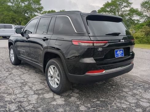 New 2025 Jeep Grand Cherokee Laredo X w/ Luxury Tech Group I image 5