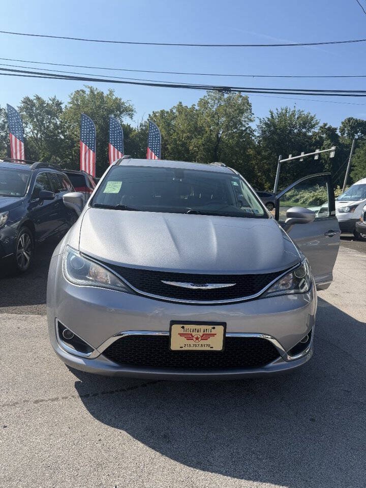 Used 2019 Chrysler Pacifica Touring-L FWD image 17