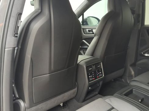 Used 2023 Porsche Cayenne Turbo AWD/4WD image 18