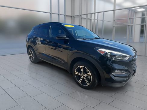 Used 2017 Hyundai Tucson SE FWD image 2