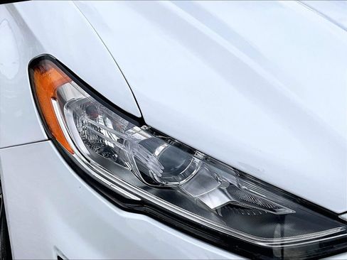 Used 2020 Ford Fusion SE AWD/4WD image 33