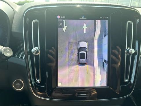 Certified 2025 Volvo XC40 B5 Plus AWD/4WD image 26