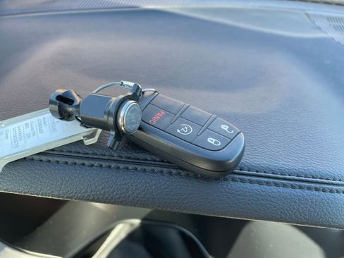 Used 2025 Jeep Compass Limited image 21