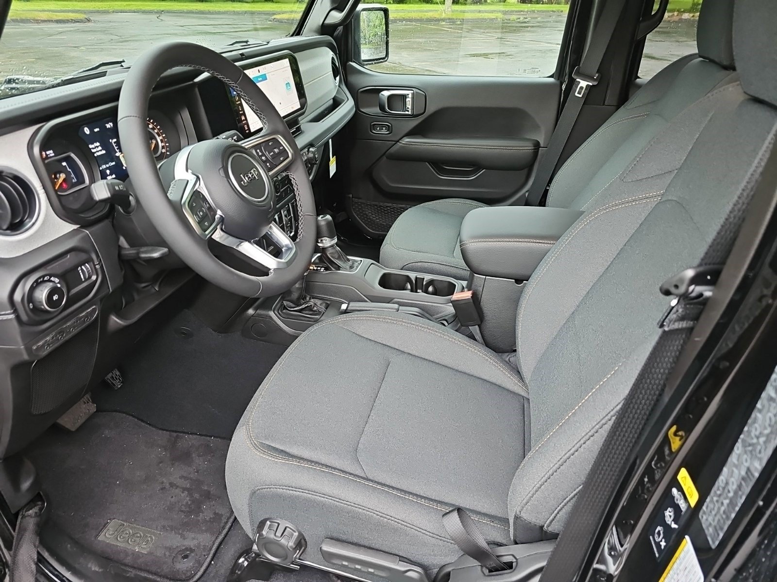 Used 2025 Jeep Wrangler Unlimited Sahara AWD/4WD image 19