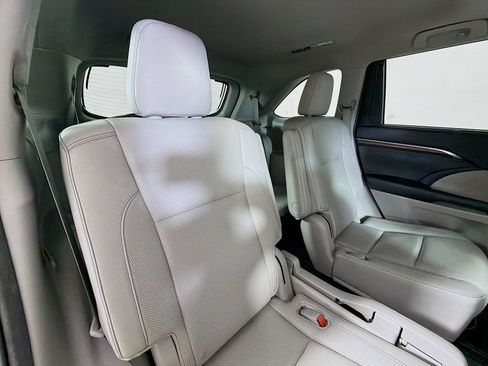 Used 2014 Toyota Highlander Limited w/ Driver Technology Package AWD/4WD image 26