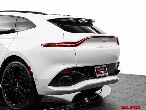 Used 2022 Aston Martin DBX image 14