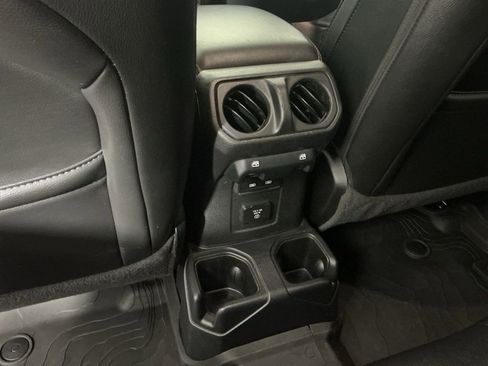 Used 2021 Jeep Gladiator Overland image 17