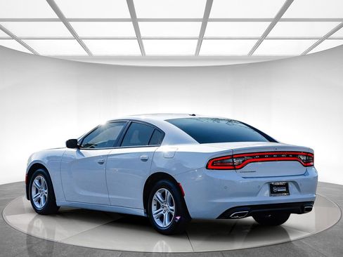 Used 2019 Dodge Charger SXT w/ Leather Interior Group image 2