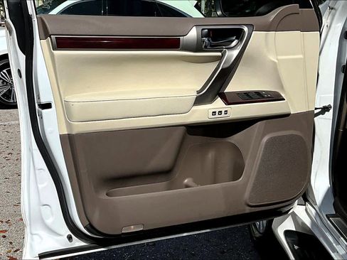 Used 2015 Lexus GX 460 w/ Premium Package image 26