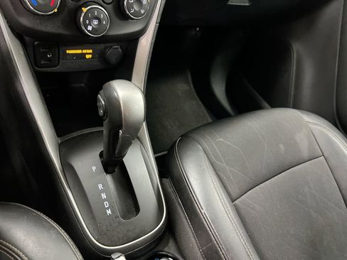 Used 2020 Chevrolet Trax LT w/ LT Convenience Package AWD/4WD image 17