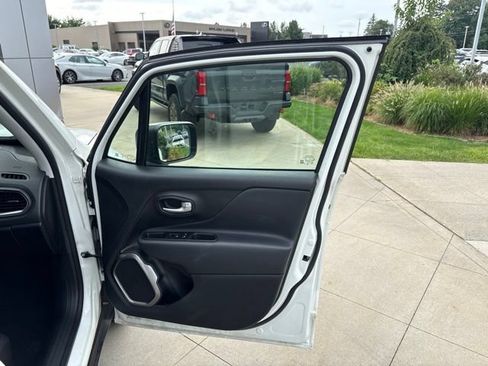 Used 2023 Jeep Renegade Latitude AWD/4WD image 28