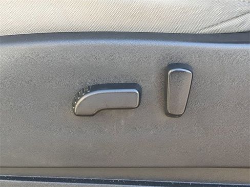 Used 2023 Nissan Frontier SV w/ SV Convenience Package image 22