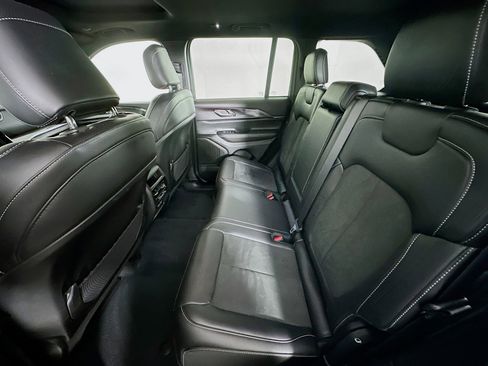 Used 2023 Jeep Grand Cherokee Altitude image 28