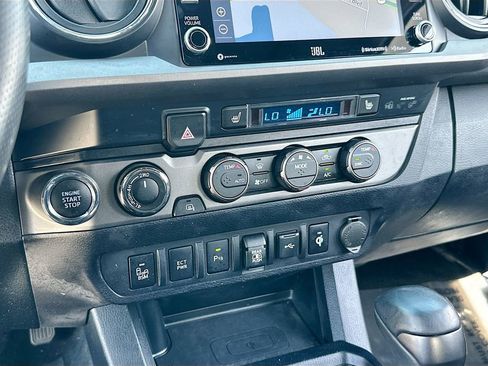 Used 2020 Toyota Tacoma TRD Off-Road w/ TRD Premium Off Road Package AWD/4WD image 16