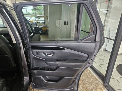 Used 2024 Honda Pilot Touring image 18