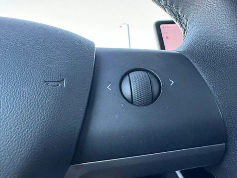 Used 2024 Tesla Model Y Long Range RWD image 28