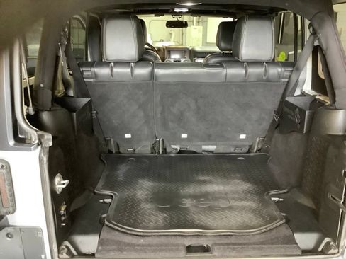 Used 2018 Jeep Wrangler Unlimited Rubicon w/ Connectivity Group AWD/4WD image 20