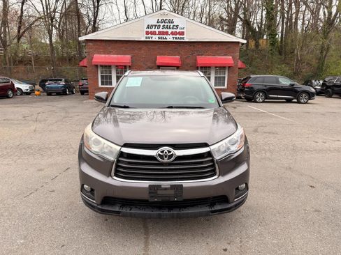 Used 2016 Toyota Highlander XLE image 2