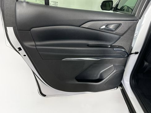 Used 2025 Chevrolet Traverse LT image 26