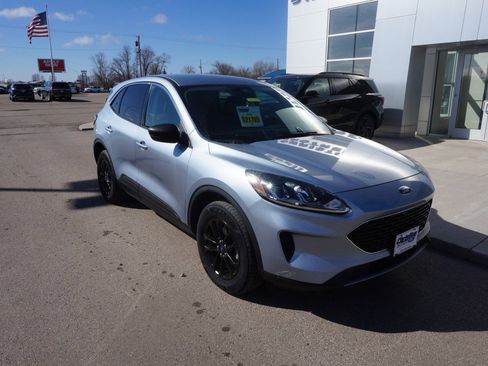 Used 2022 Ford Escape SE w/ Cold Weather Package image 3