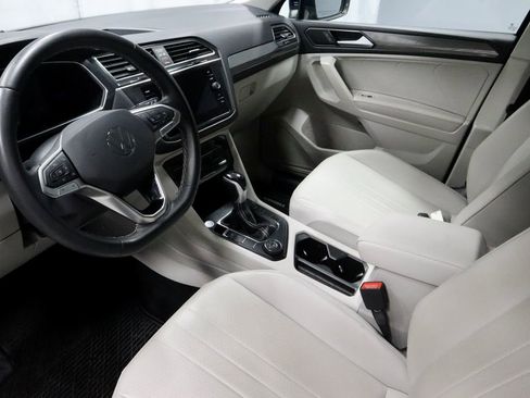 Used 2022 Volkswagen Tiguan SE image 22