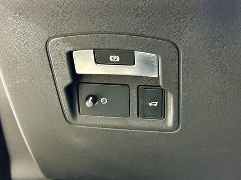 Used 2019 Land Rover Range Rover Velar R-Dynamic SE image 10