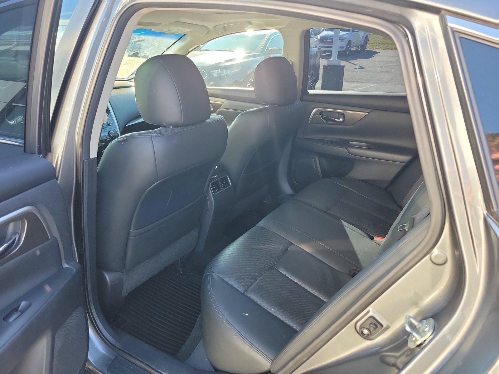 Used 2014 Nissan Altima 2.5 SL w/ Moonroof Package FWD image 12