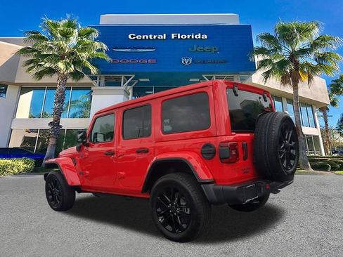 Used 2025 Jeep Wrangler Unlimited Sahara w/ Safety Group image 7