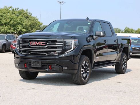 Used 2025 GMC Sierra 1500 AT4 w/ AT4 Premium Package AWD/4WD image 6