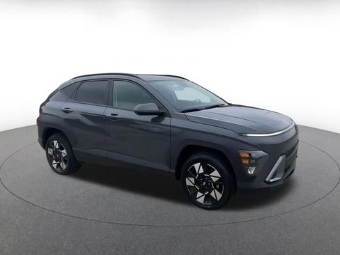 Used 2025 Hyundai Kona SEL image 2
