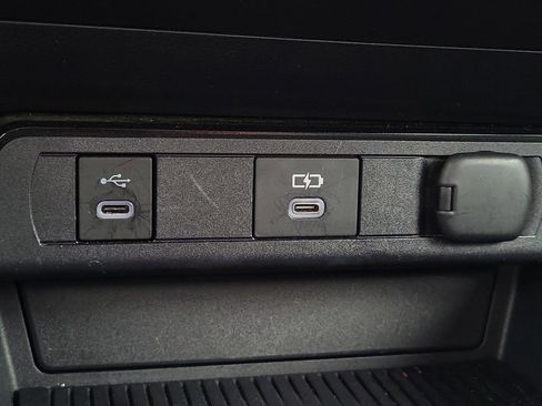 Used 2024 Toyota Prius LE FWD image 27