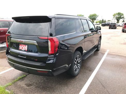Used 2023 GMC Yukon XL AT4 w/ Technology Package AWD/4WD image 3