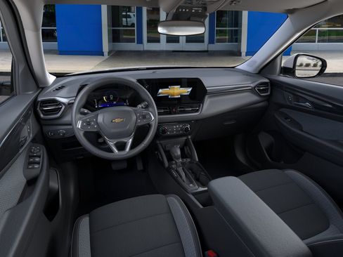 New 2026 Chevrolet TrailBlazer LT w/ LT Cold Weather Package FWD image 39